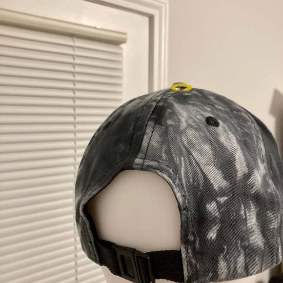 Sally Hansen LGBT rainbow heart hat - Picture 3 of 5